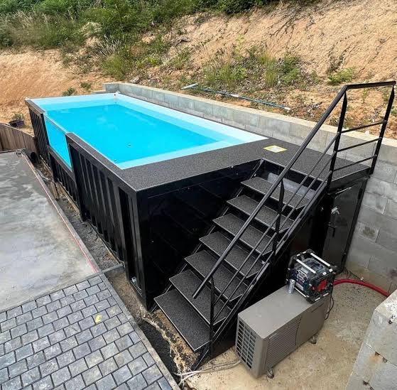 Container pool example